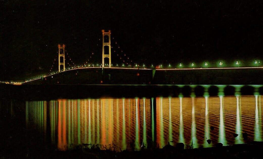 Mackinac Bridge at night (Michigan, USA)