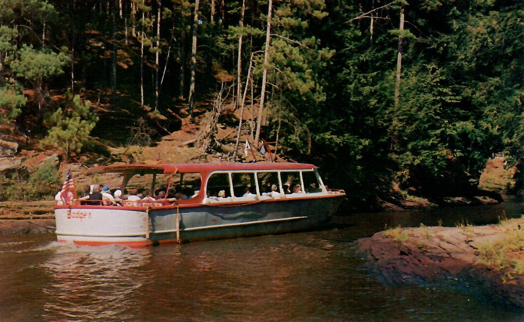 Wisconsin Dells, The “Badger” entering Cold Water Canyon