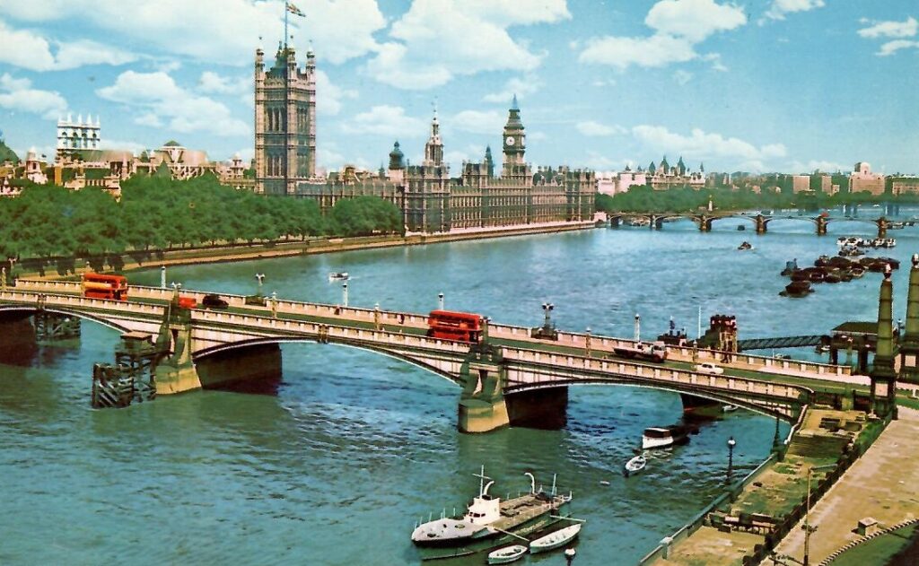 London, Lambeth Bridge and Houses of Parliament