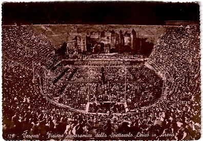 Verona, Visione panoramica della Spettacolo Lirico in Arena