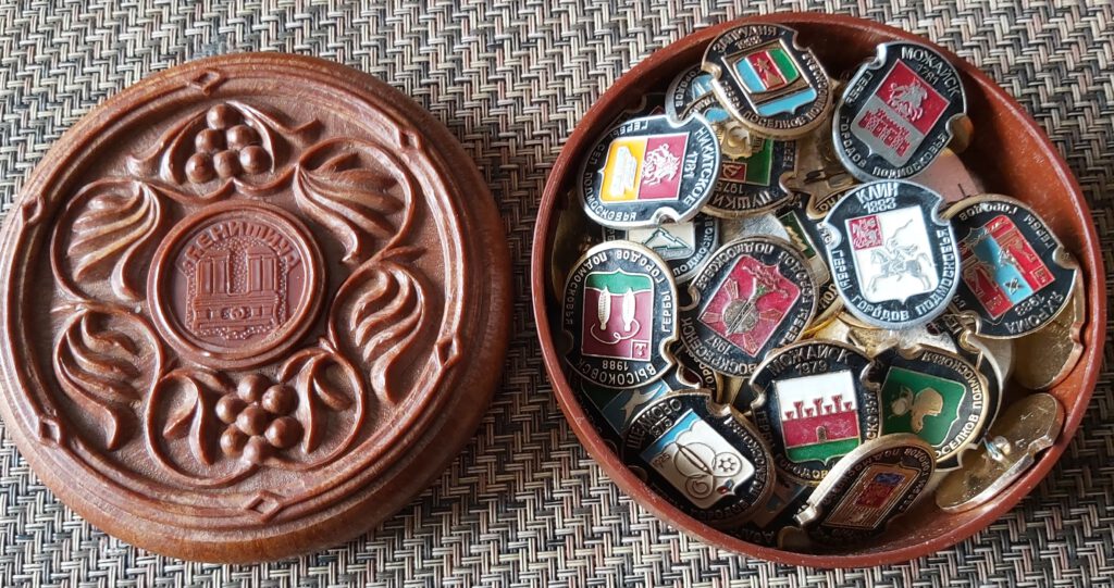 USSR Cities – Coats of Arms pin set