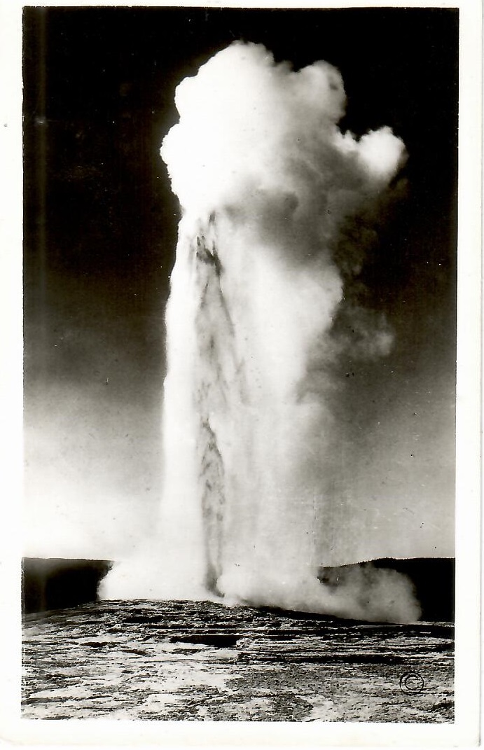 Yellowstone National Park, Old Faithful Geyser (Wyoming, USA)