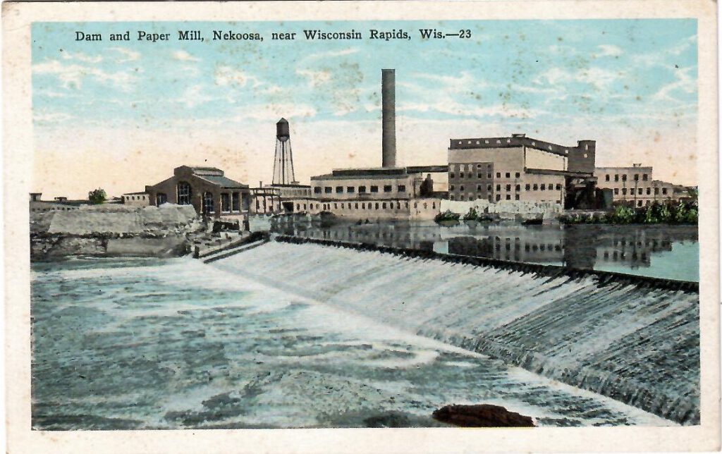 Dam and Paper Mill, Nekoosa, near Wisconsin Rapids (USA)