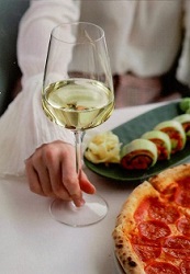 White wine and pizza